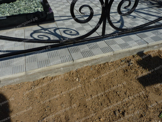 25-5 тротуарной плиткой